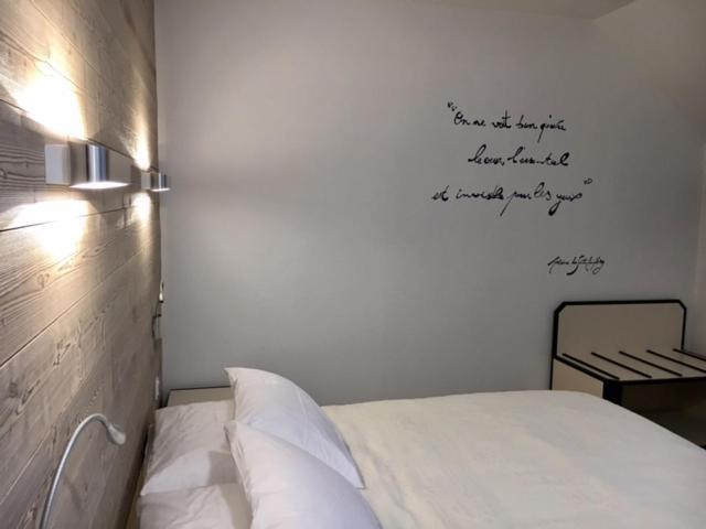 Logis Hotel "Ici M'Aime" Rouvray  Εξωτερικό φωτογραφία